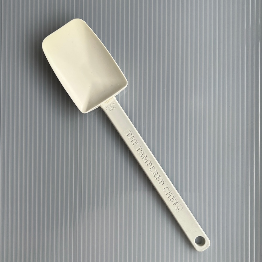 Pampered chef Silicone mixing spatula. GUC.